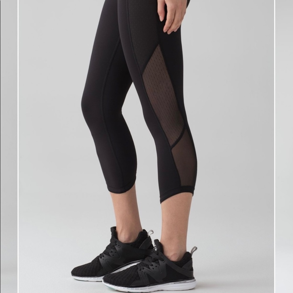 Lululemon Body Con Crop- black - size 2